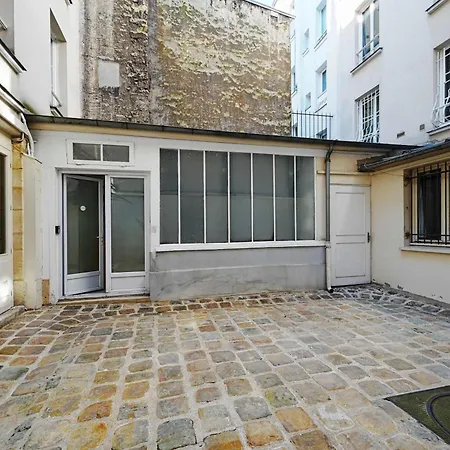 Apartment Large With Modern Art Vibes Perfect For 3 Paris